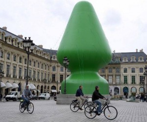 Рустем Адагамов: На Вандомской площади в Париже установили рождественскую ёлочку