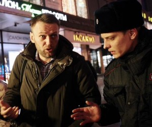 novaya_gazeta: Навального задерживают у редакции 