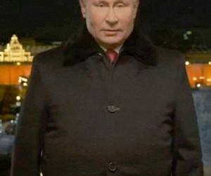 В интернете обсуждают, что у Путина с пальто? 