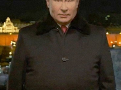 В интернете обсуждают, что у Путина с пальто? 