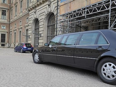 ���������� Volvo ������ ������ (�����) � ���������� Mersedes �������-�������� ������ (������)